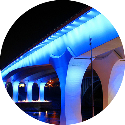 Image new I-35W bridge lit up at night